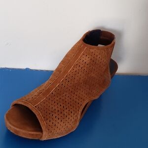 Vaneli Italy 🇮🇹 Genuine Suede Snap Slingback wedge Sandal Burnt Orange